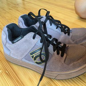 Women's mountain biking shoes